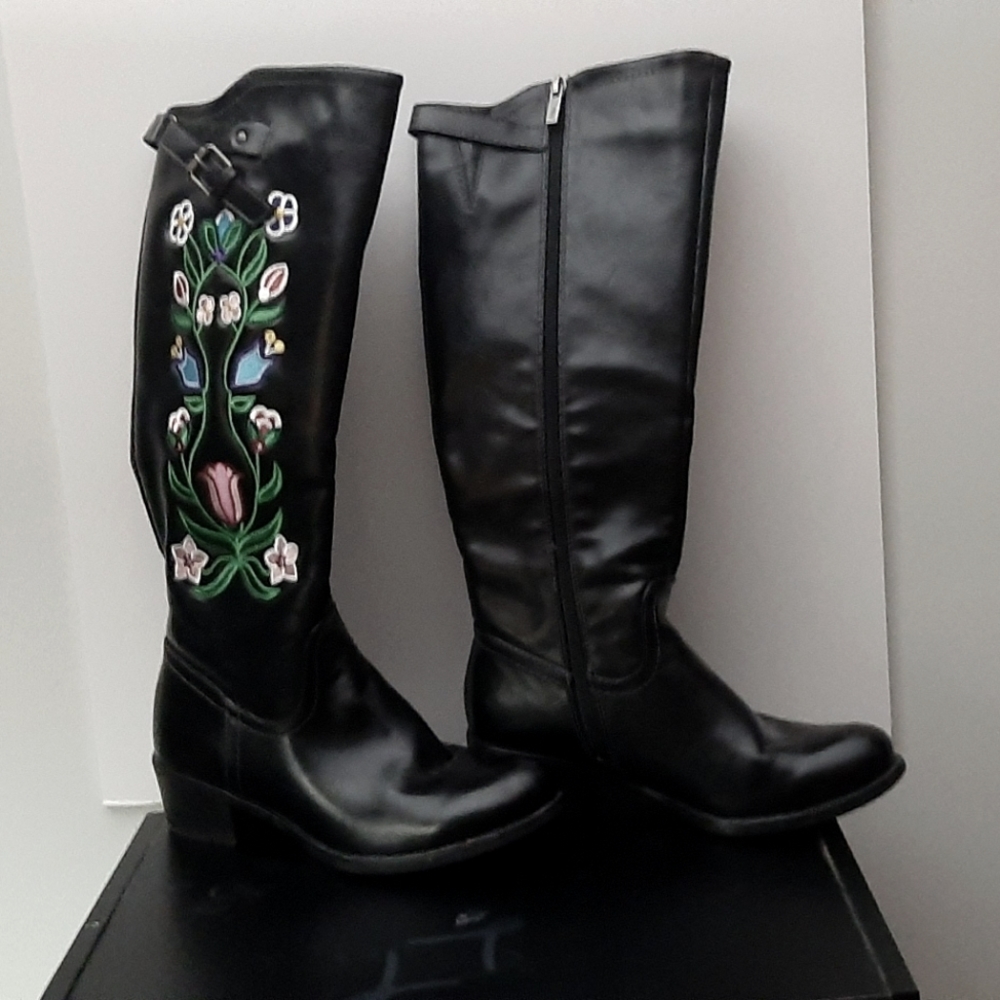 Size 7-8 Women black boots with First Nations designed embroidery.